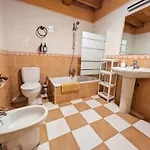 Casa Luisa Biedes, Pilona *