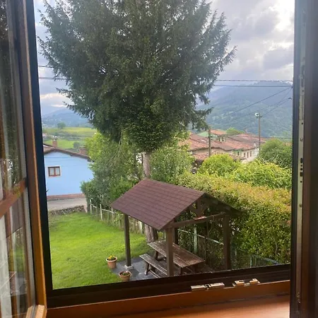 Casa Luisa Biedes, Pilona * Infiesto