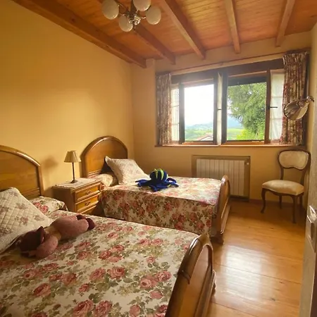 Casa Luisa Biedes, Pilona Chalé *