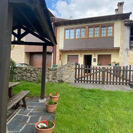 Casa Luisa Biedes, Pilona Chalé Infiesto