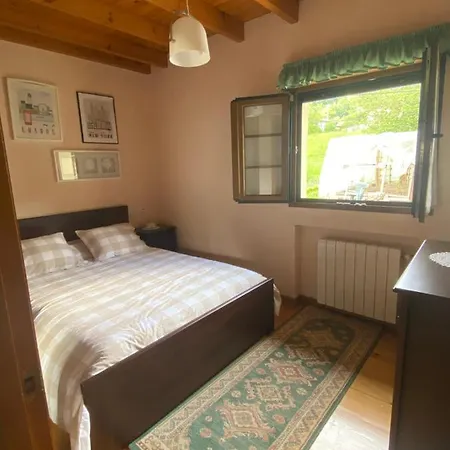 Chalet Casa Luisa Biedes, Pilona
