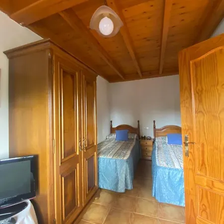 Casa Luisa Biedes, Pilona