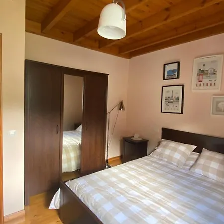 Casa Luisa Biedes, Pilona 샬레
