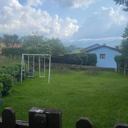 Casa Luisa Biedes, Pilona 샬레