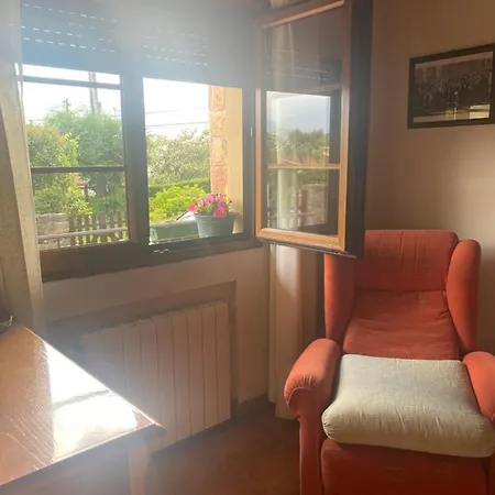Casa Luisa Biedes, Pilona 샬레