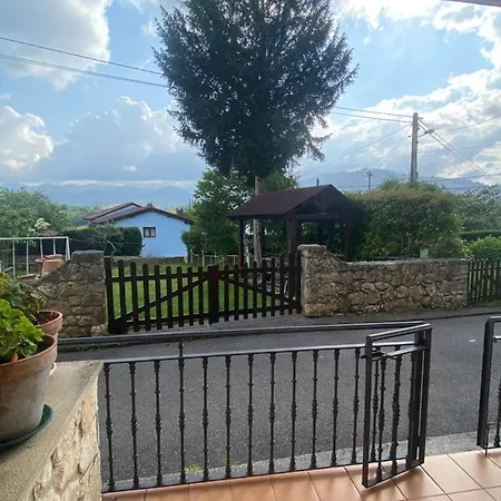 Casa Luisa Biedes, Pilona Infiesto