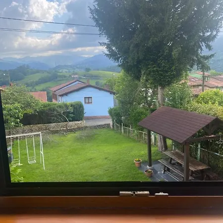 Casa Luisa Biedes, Pilona *