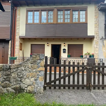 Casa Luisa Biedes, Pilona Chalé Infiesto