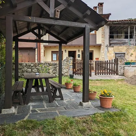 Casa Luisa Biedes, Pilona Chalet
