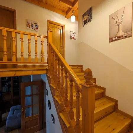 Casa Luisa Biedes, Pilona *