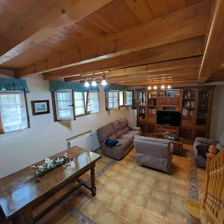 Casa Luisa Biedes, Pilona 인피스토