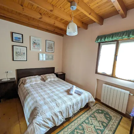 Casa Luisa Biedes, Pilona * 인피스토