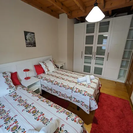 Casa Luisa Biedes, Pilona 인피스토